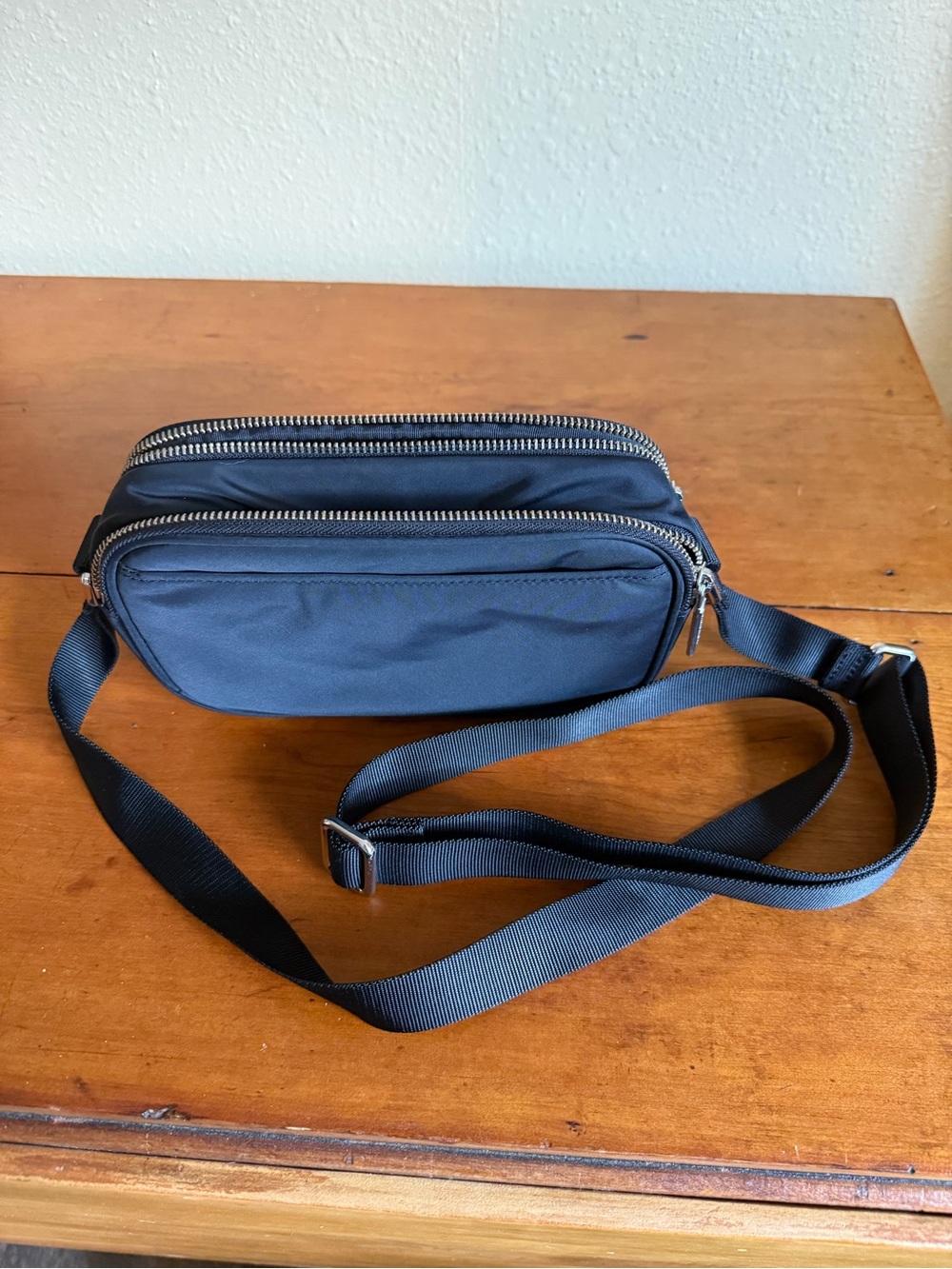 Lululemon Black Crossbody Camera Bag - Picture 2 of 3